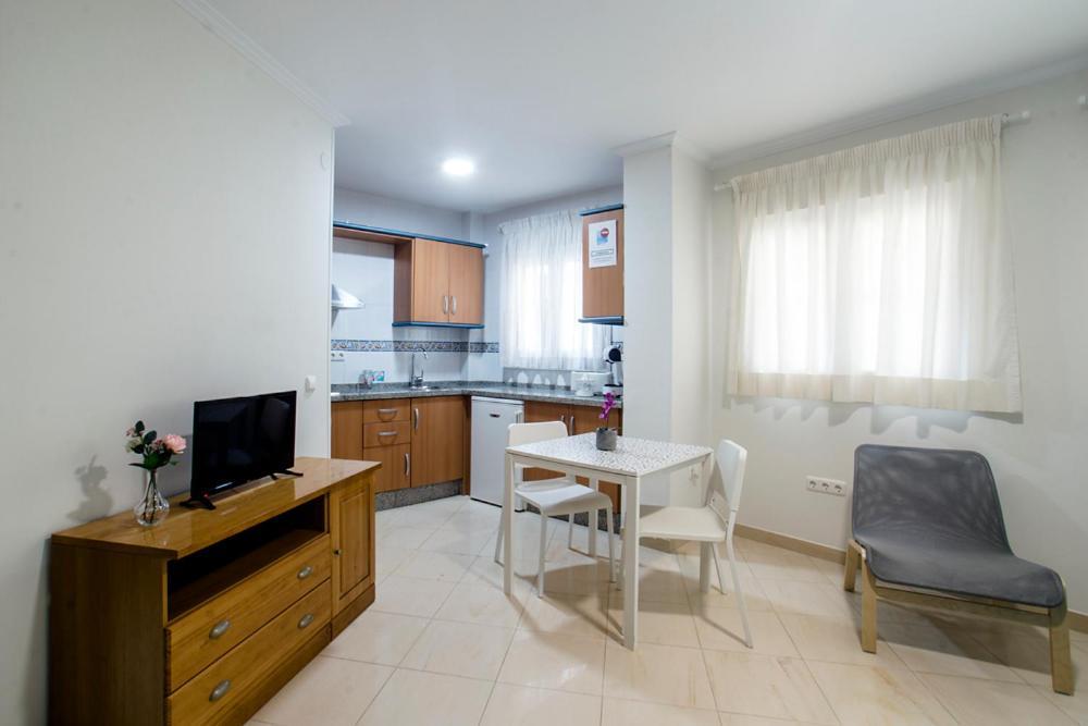 Apartamentos Amat - Only Adult - Playa El Bajondillo Торремолинос Экстерьер фото