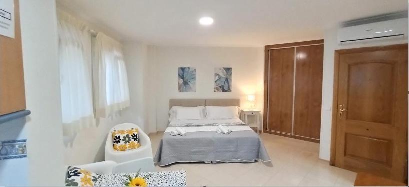 Apartamentos Amat - Only Adult - Playa El Bajondillo Торремолинос Экстерьер фото